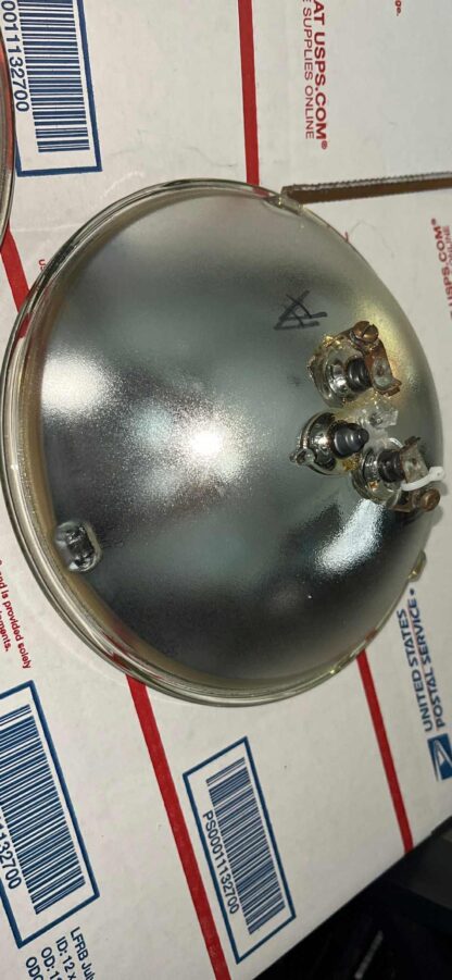 RETRACTABLE LANDING LIGHT, 600W BULB - Image 2